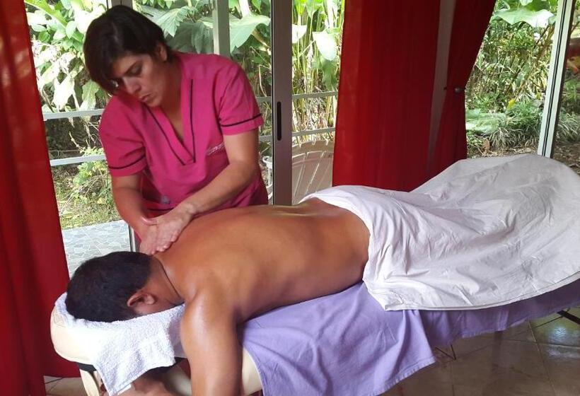 بنسيون Tropical Paradise Bungalows