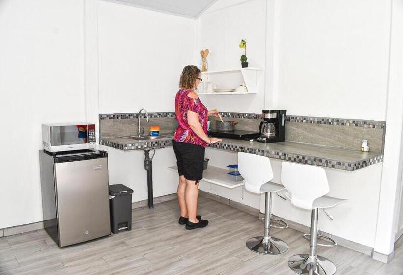 بنسيون Tropical Paradise Bungalows