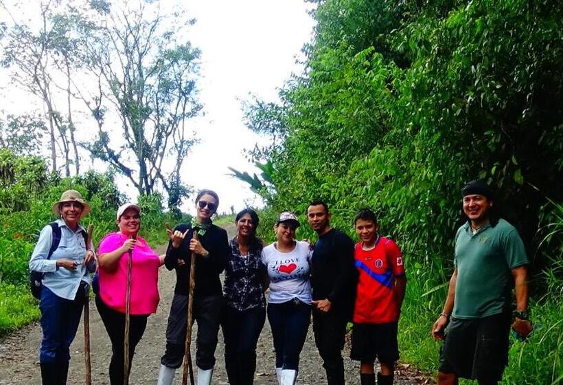 بنسيون Tropical Paradise Bungalows