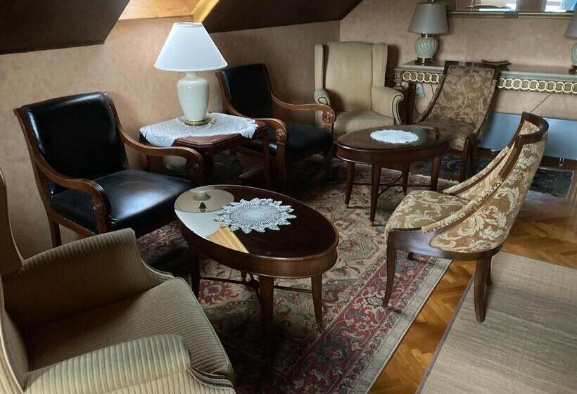 膳宿费 Vándor Fogadó