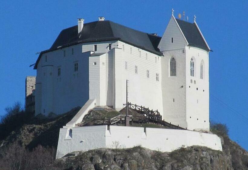 بنسيون Vár Kert Vendégház