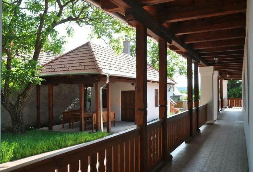 بنسيون Vár Kert Vendégház