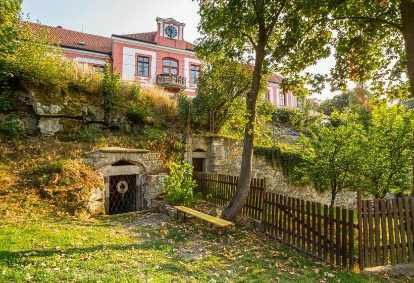 膳宿费 Zámek Lobeč