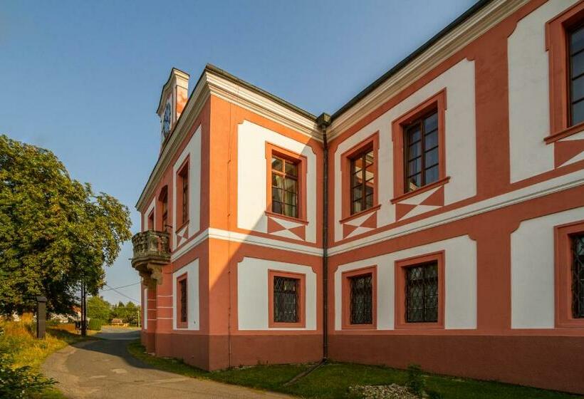 膳宿费 Zámek Lobeč