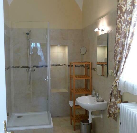 膳宿费 Zámek Lobeč