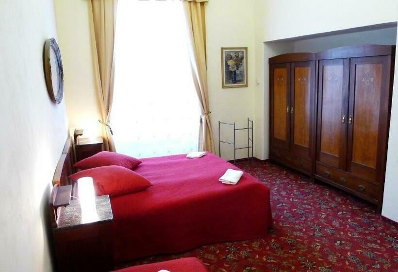 膳宿费 Zámek Lobeč