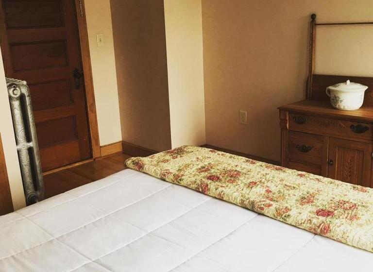 Spillover Motel And Inn