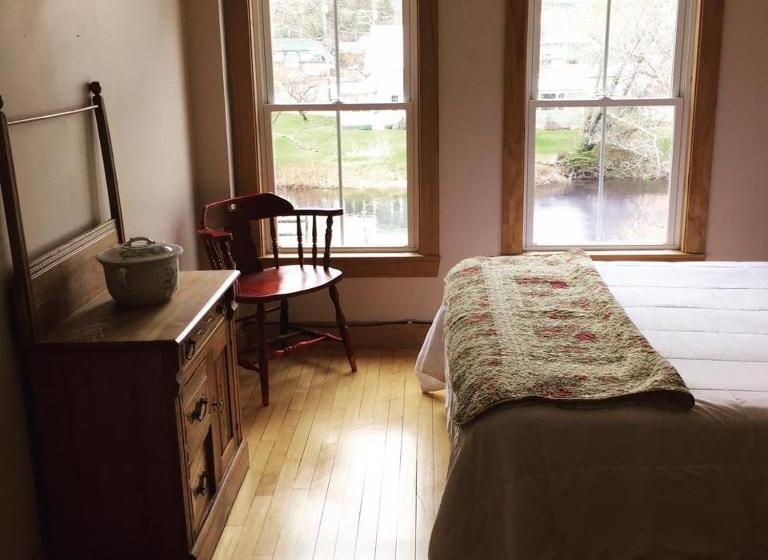 Spillover Motel And Inn