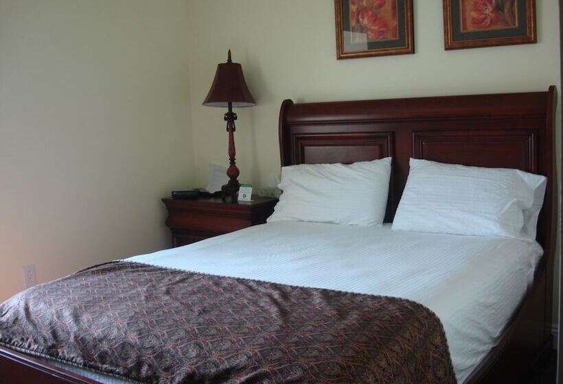 The City Hotel Bar & Grill