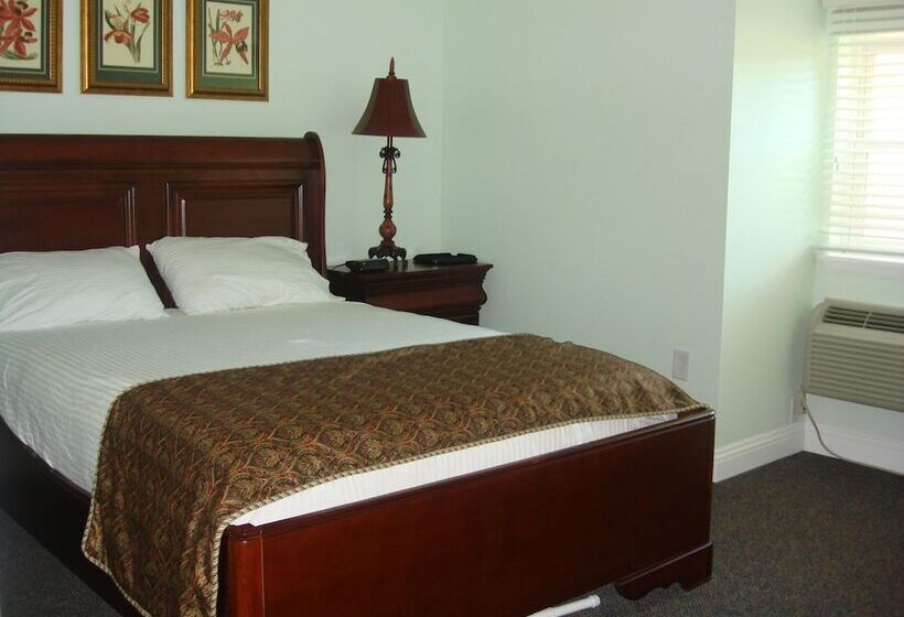 The City Hotel Bar & Grill