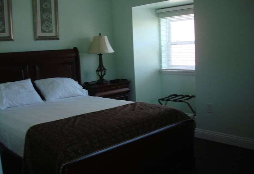 The City Hotel Bar & Grill