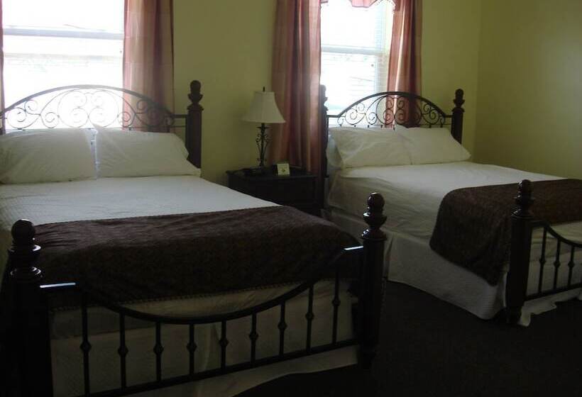 The City Hotel Bar & Grill