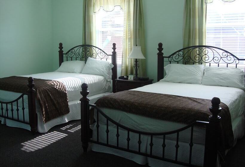 The City Hotel Bar & Grill