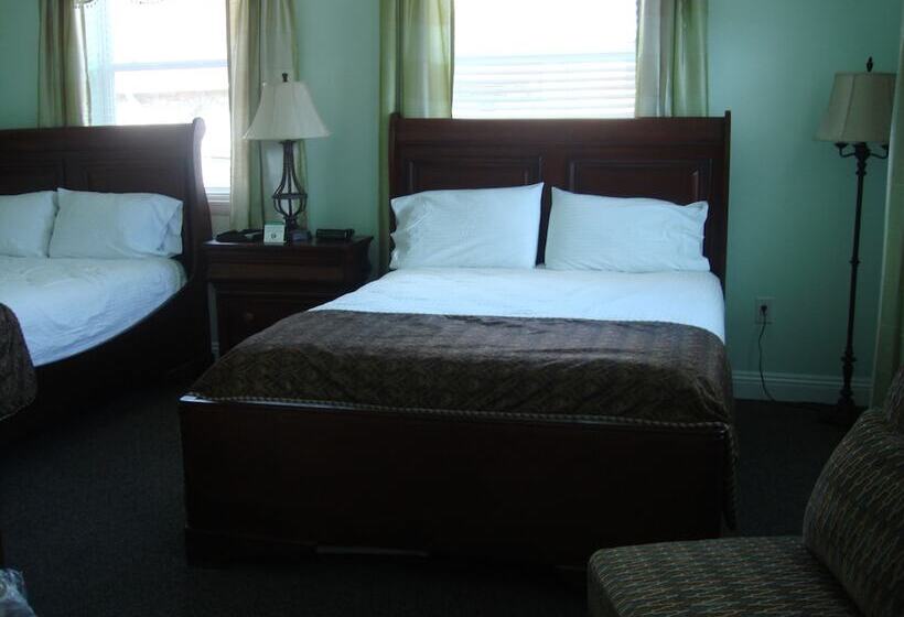 The City Hotel Bar & Grill