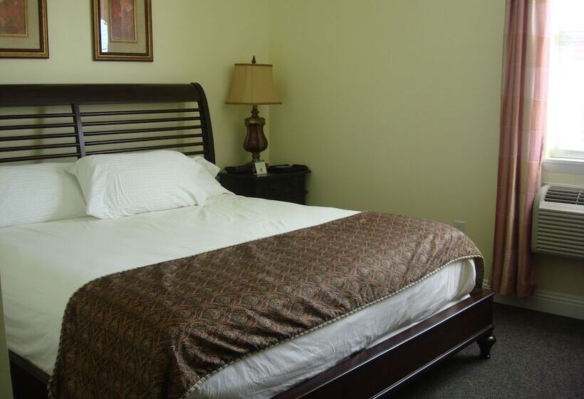 The City Hotel Bar & Grill