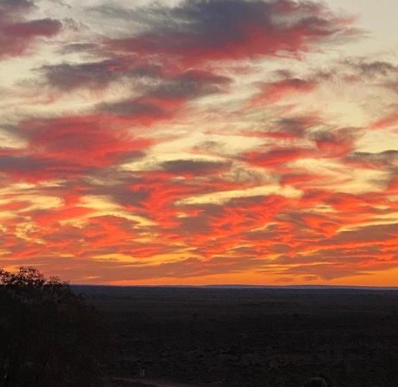 White Cliffs Underground Motel