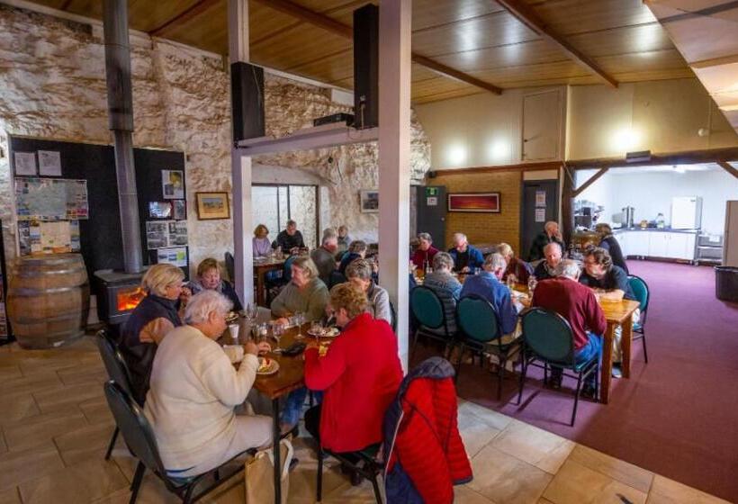 White Cliffs Underground Motel