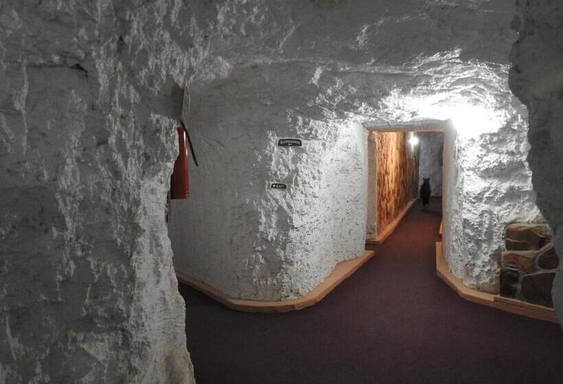 White Cliffs Underground Motel