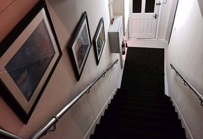 민박 The Firs Lodge