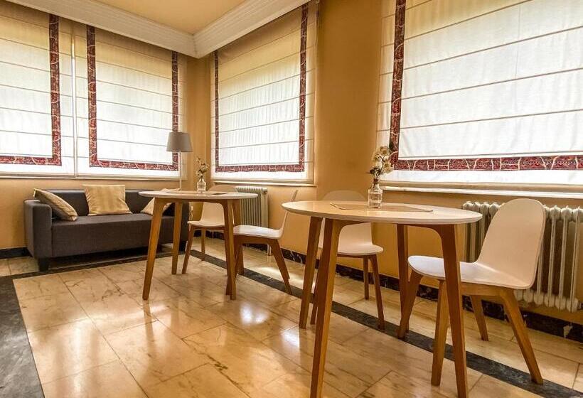 Casablanca Hotel Studios