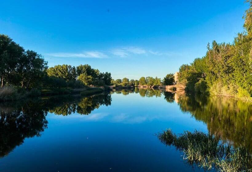 Casablanca Hotel Studios