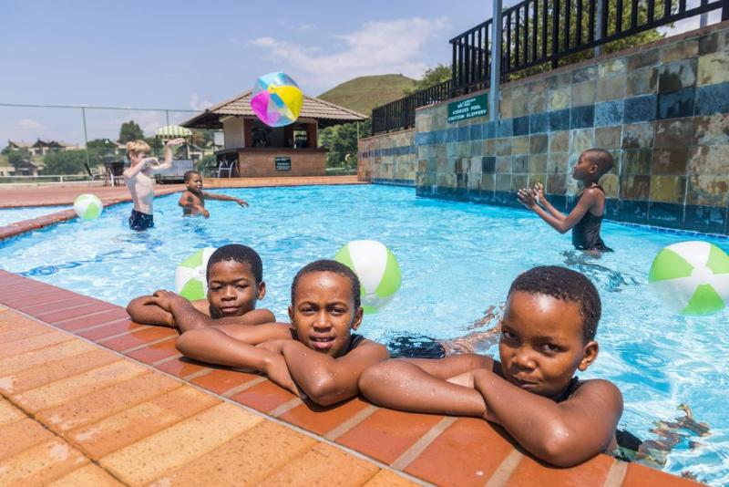 בית מלון כפרי Aha Alpine Heath Resort