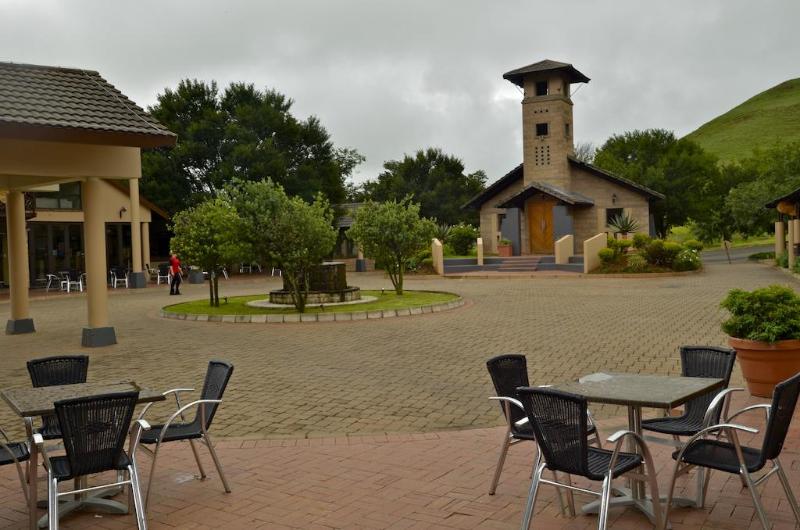 בית מלון כפרי Aha Alpine Heath Resort