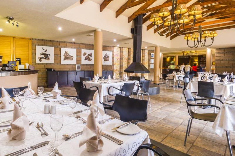 בית מלון כפרי Aha Alpine Heath Resort