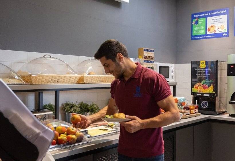 هتل a&o München Hauptbahnhof