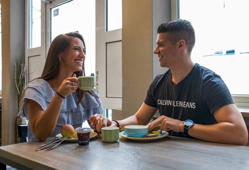 هتل a&o München Hauptbahnhof