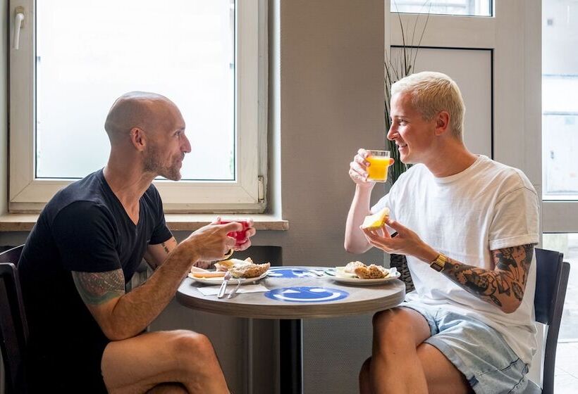 هتل a&o München Hauptbahnhof