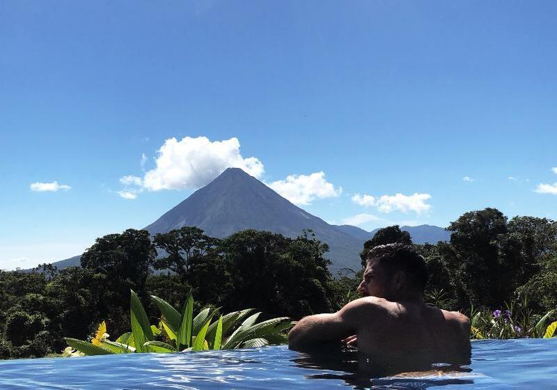 فندق Arena Logde