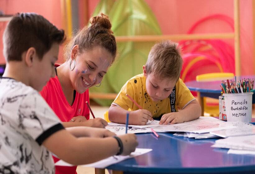 Constantinou Bros Athena Beach Hotel