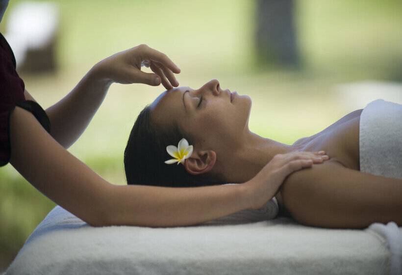 Constantinou Bros Athena Beach Hotel