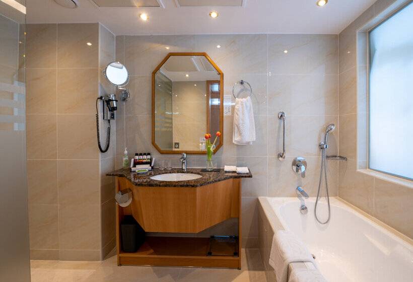 Constantinou Bros Athena Beach Hotel