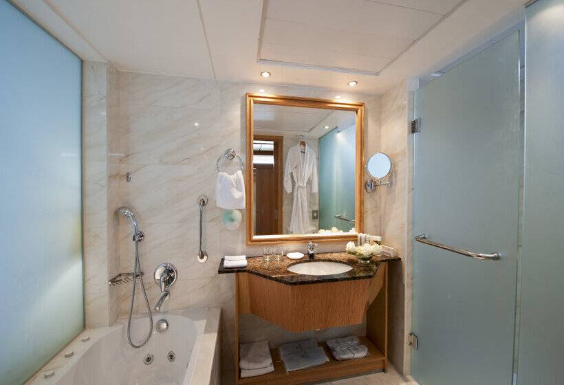 Constantinou Bros Athena Beach Hotel