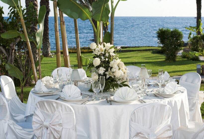 Constantinou Bros Athena Beach Hotel