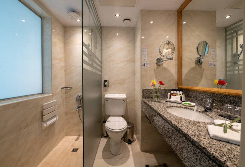 Constantinou Bros Athena Beach Hotel