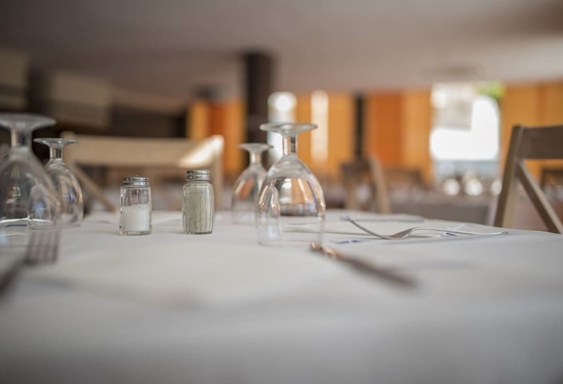 Azuline Hotel Pacific