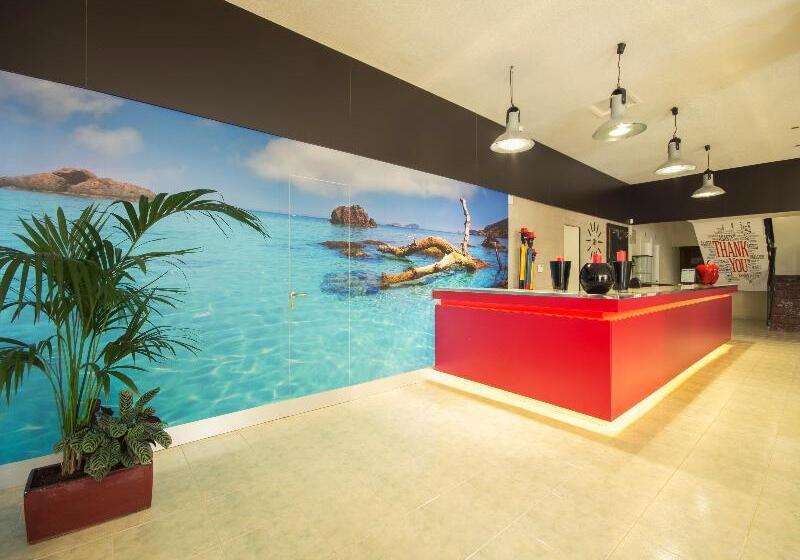 Azuline Hotel Pacific