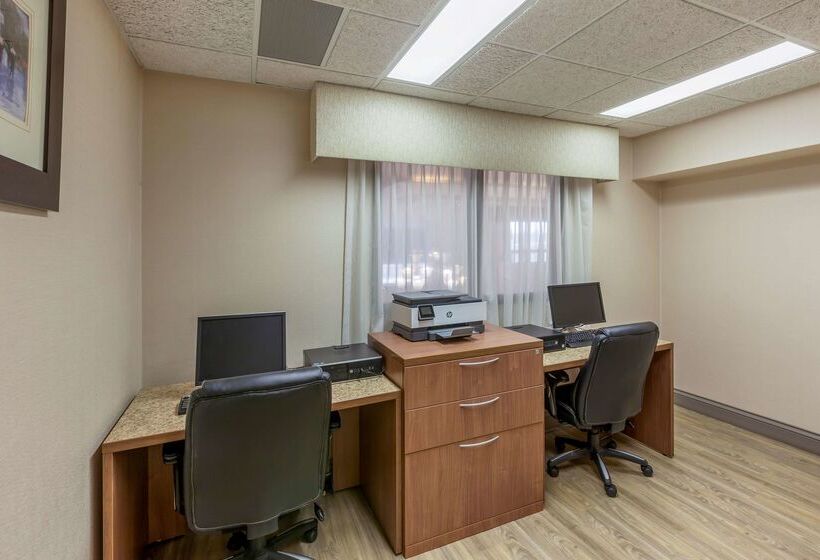 فندق Best Western Plus Burlington Inn & Suites