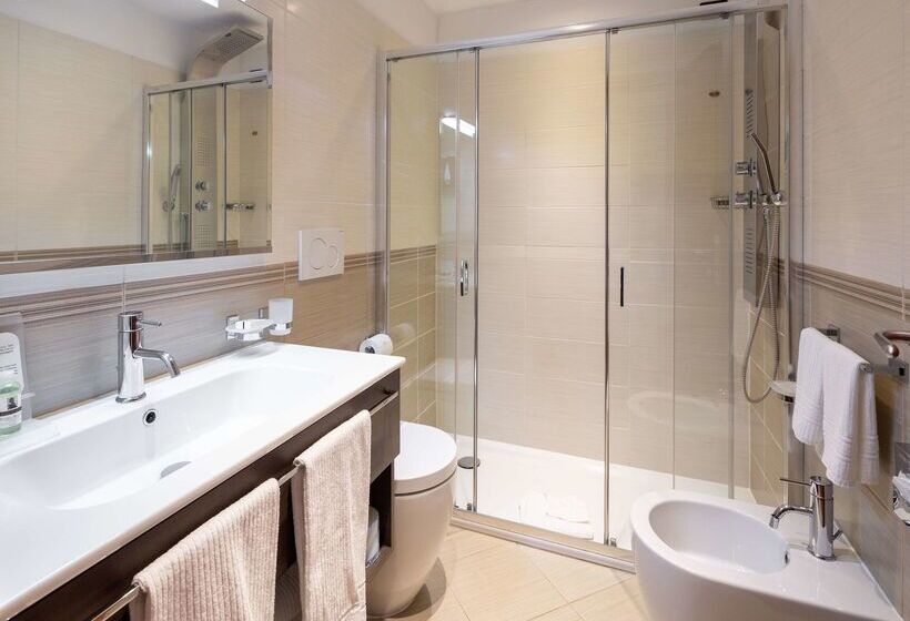 Отель Best Western Plus Tigullio Royal