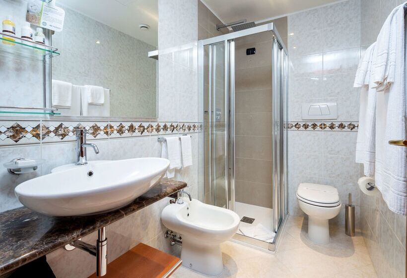 هتل Best Western Plus Tigullio Royal