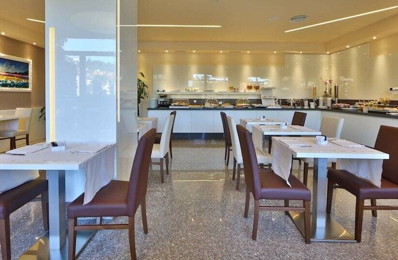 Отель Best Western Plus Tigullio Royal