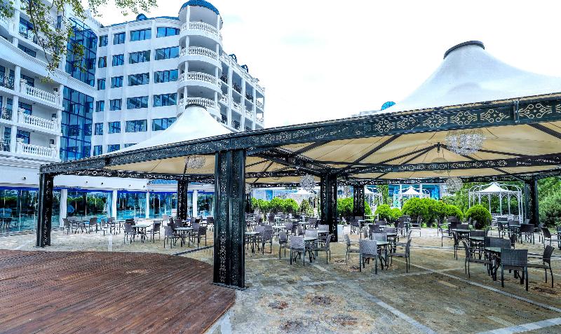 Отель Chaika Beach Resort