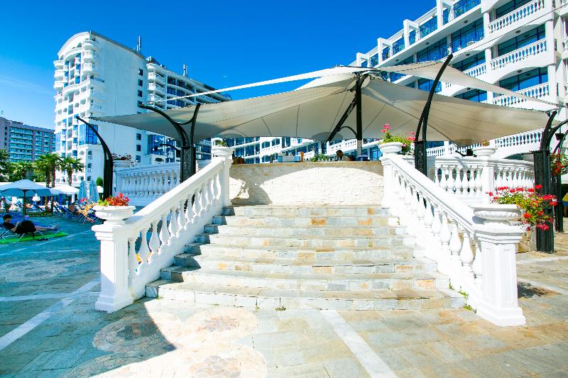 Отель Chaika Beach Resort