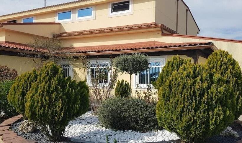 هتل Ciudad De Navalcarnero