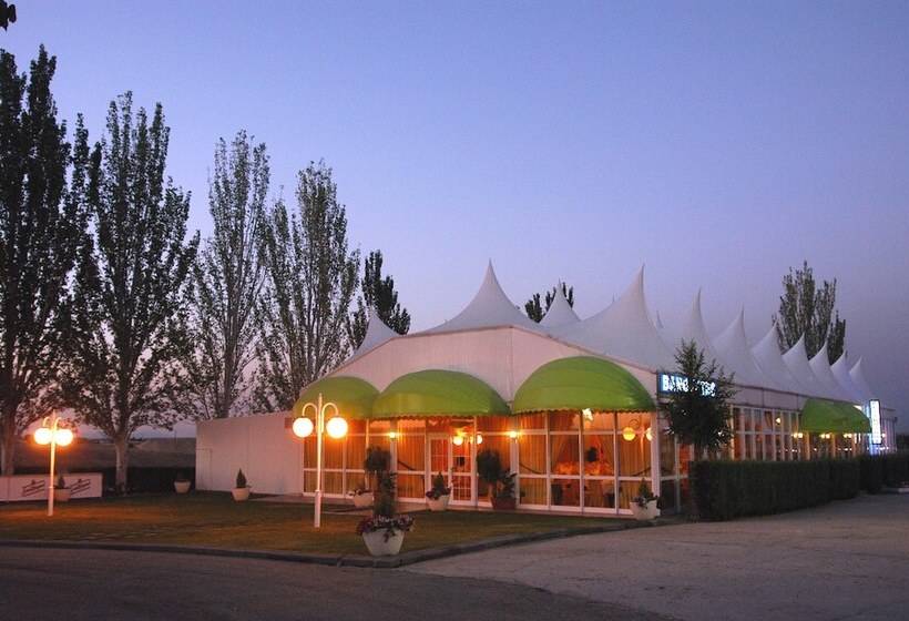 هتل Ciudad De Navalcarnero