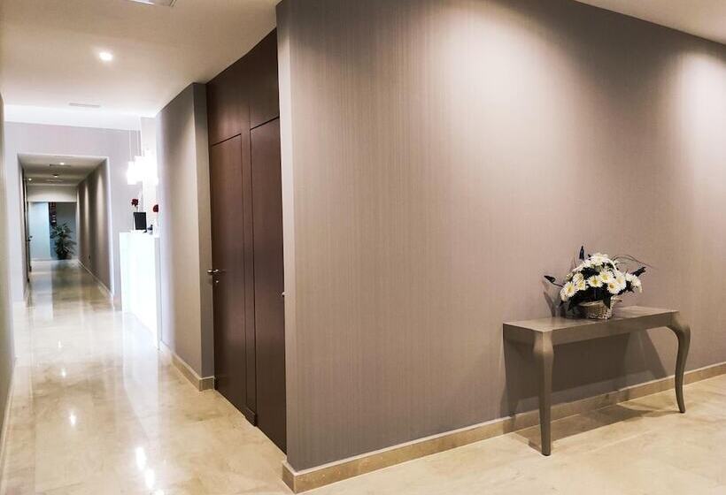 هتل Ciudad De Navalcarnero