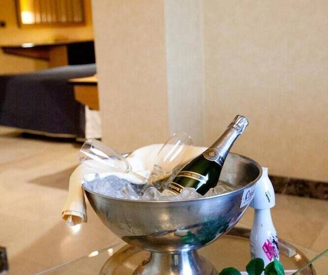 هتل Ciudad De Navalcarnero